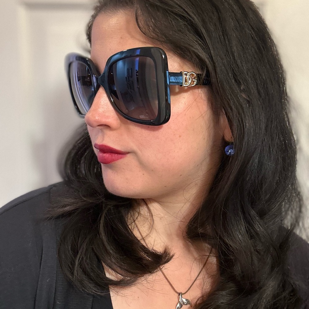 New in box Dolce and Gabbana Oversized Square sunglasses - Picture 4 of 8